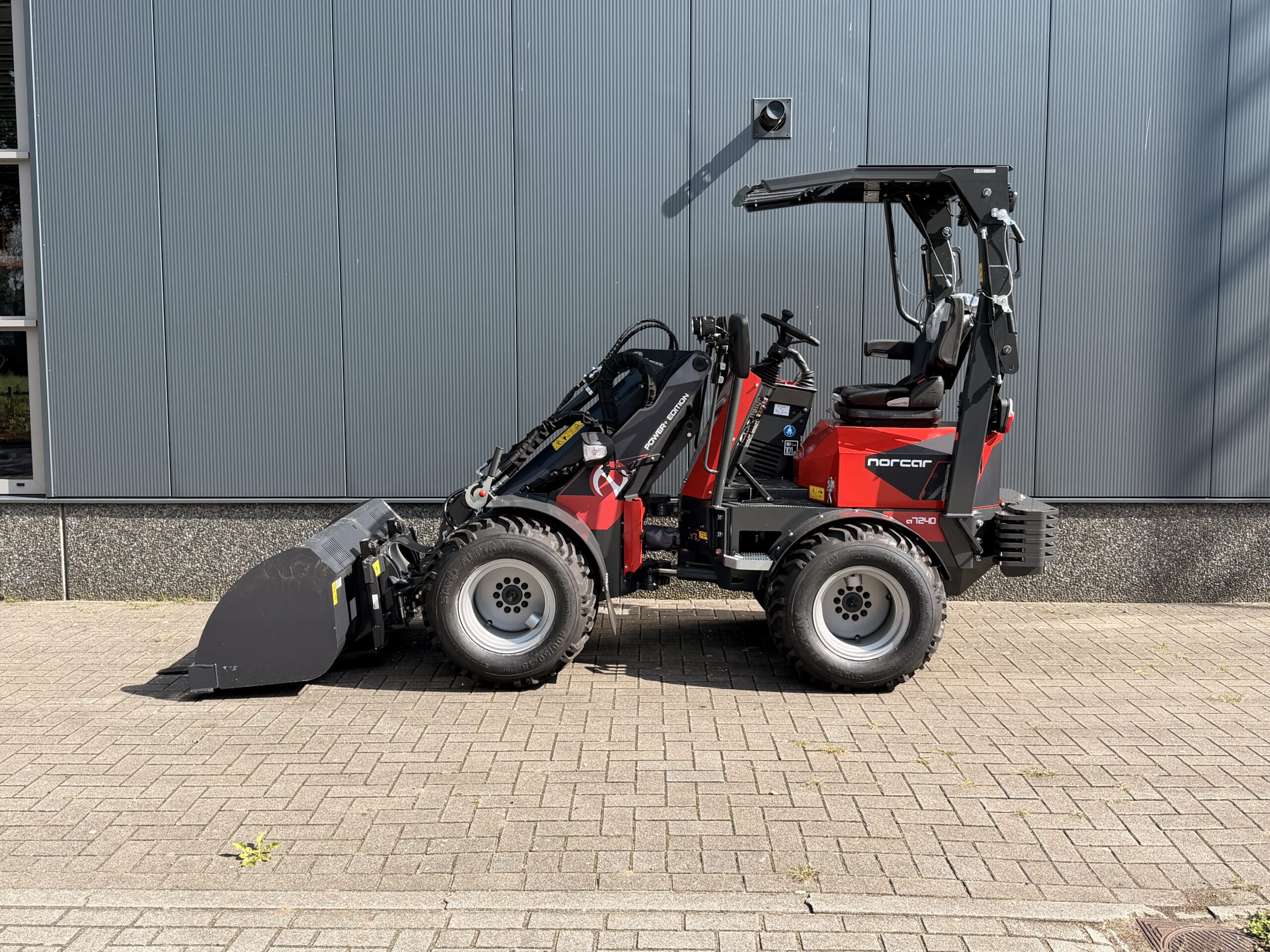 Norcar A7240 minishovel