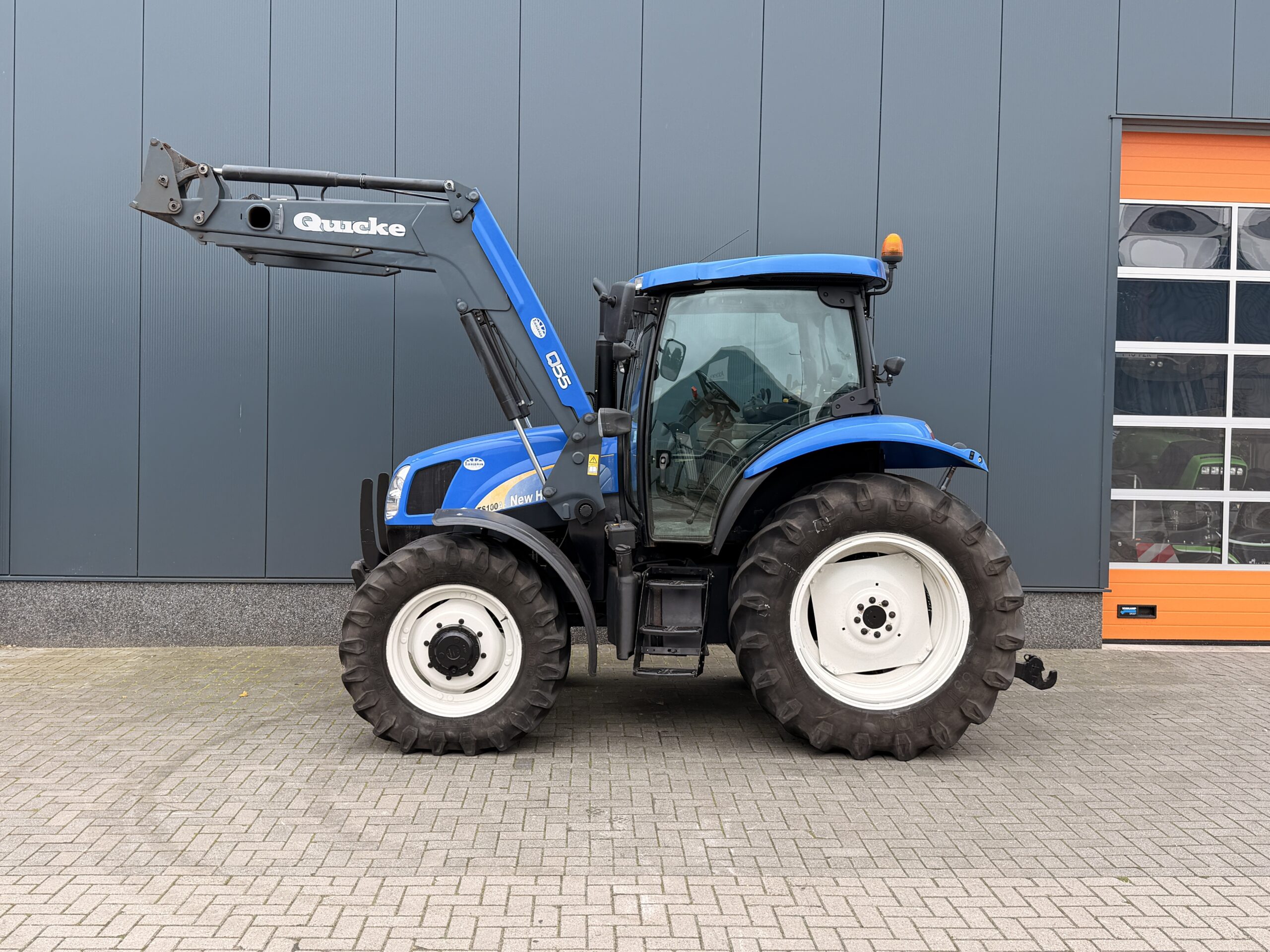 New Holland TS100 met Quicke Q55 voorlader