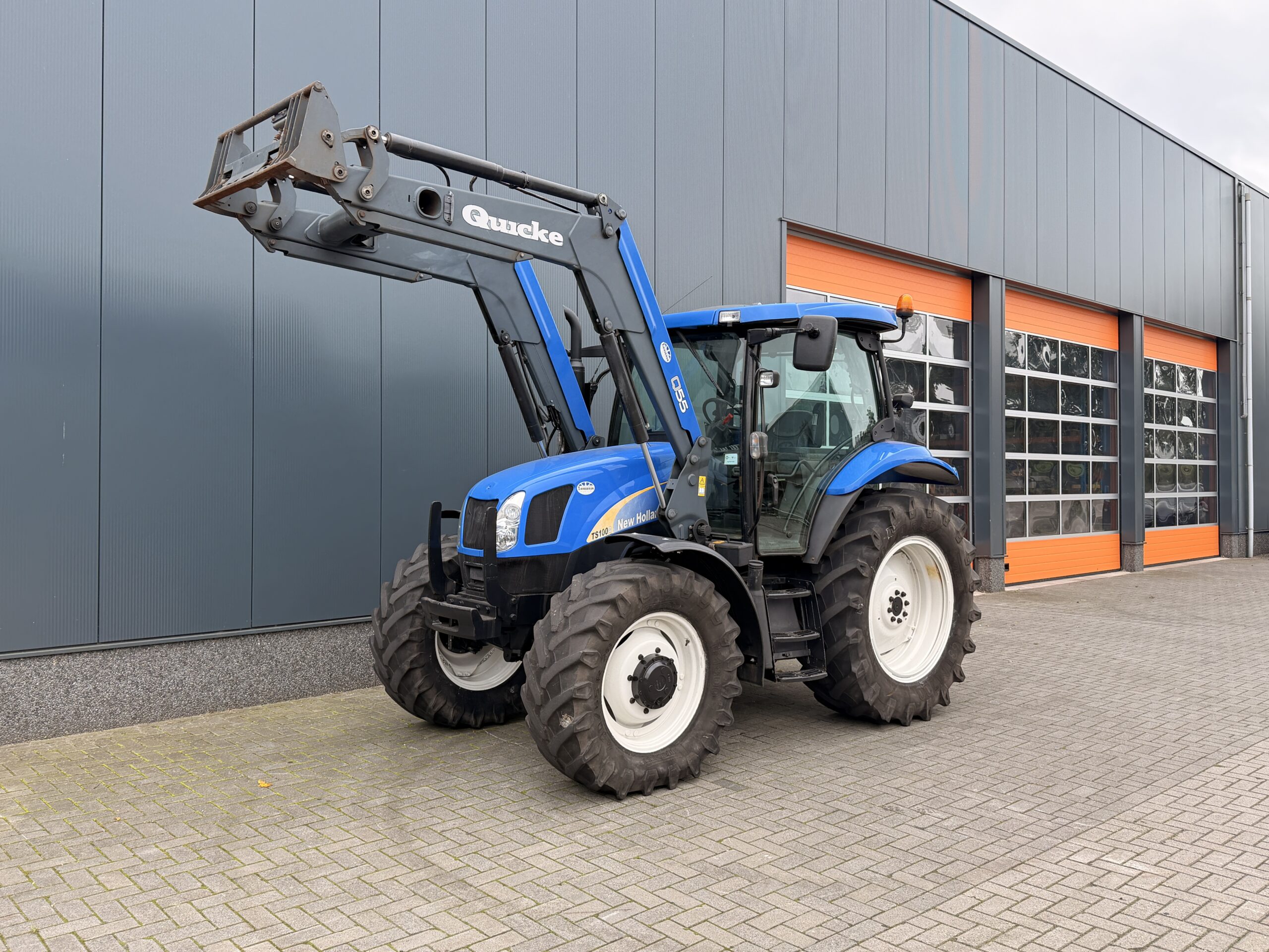 New Holland TS100 met Quicke Q55 voorlader - Afbeelding 2