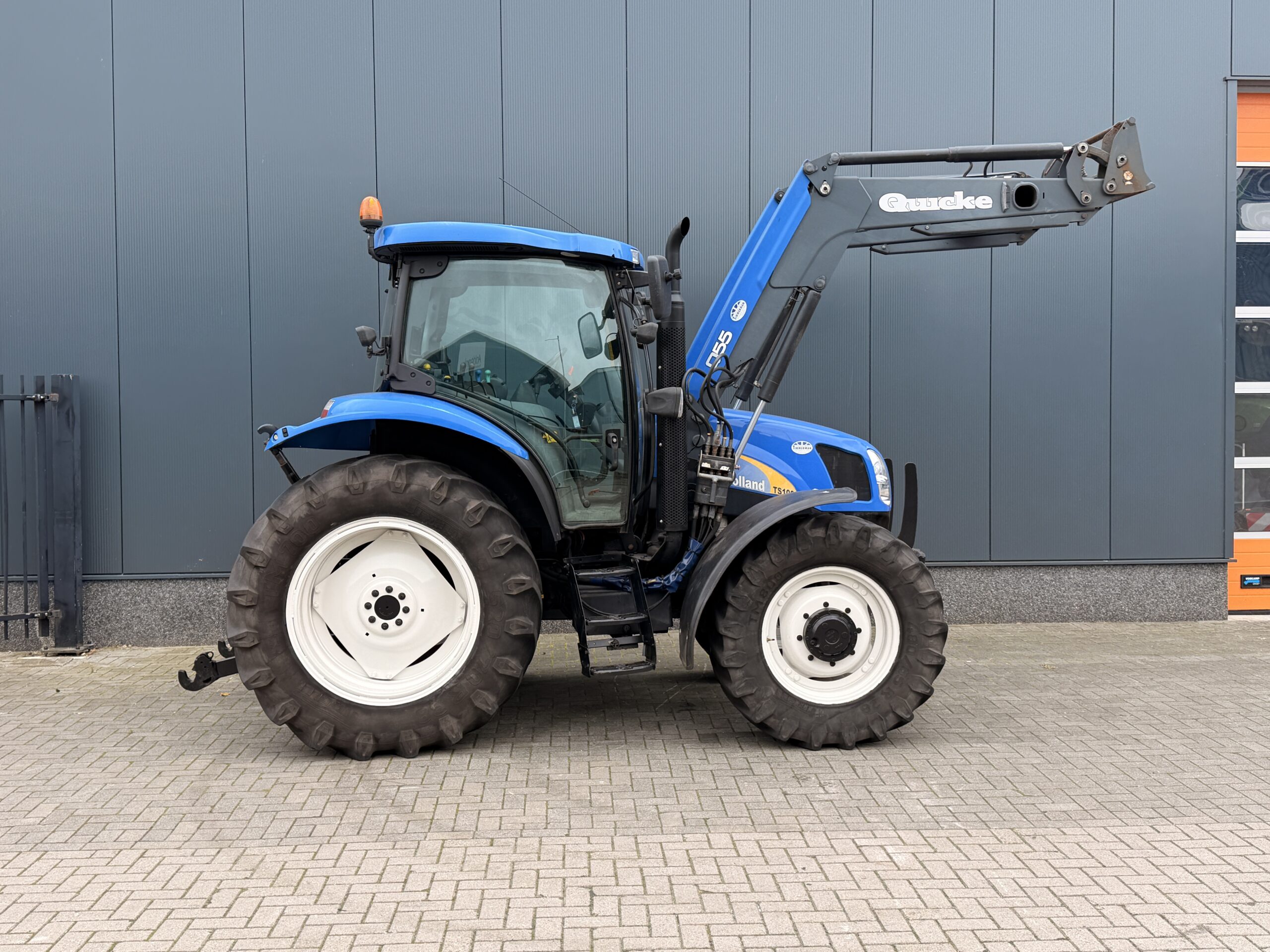New Holland TS100 met Quicke Q55 voorlader - Afbeelding 5